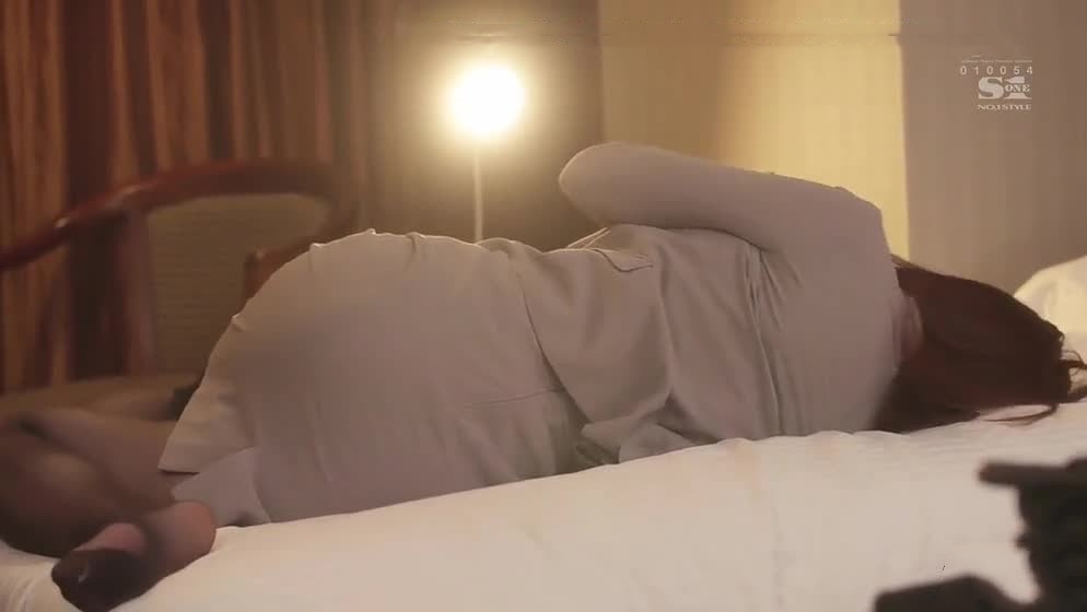 AI换脸高圆圆：老公加班夜不归家，饥渴人妻自慰高潮喷水