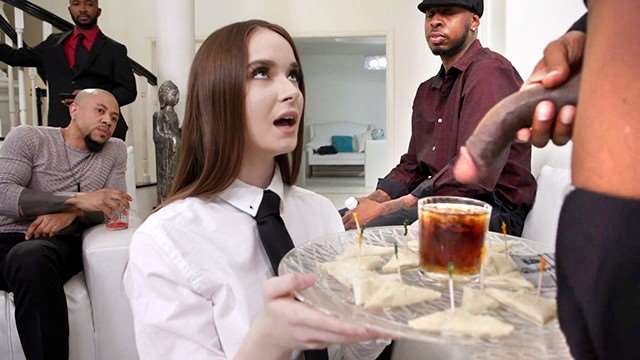 HazelMoore 极品白嫩骚女遭遇大黑巨根 菊花惨遭疯狂爆操